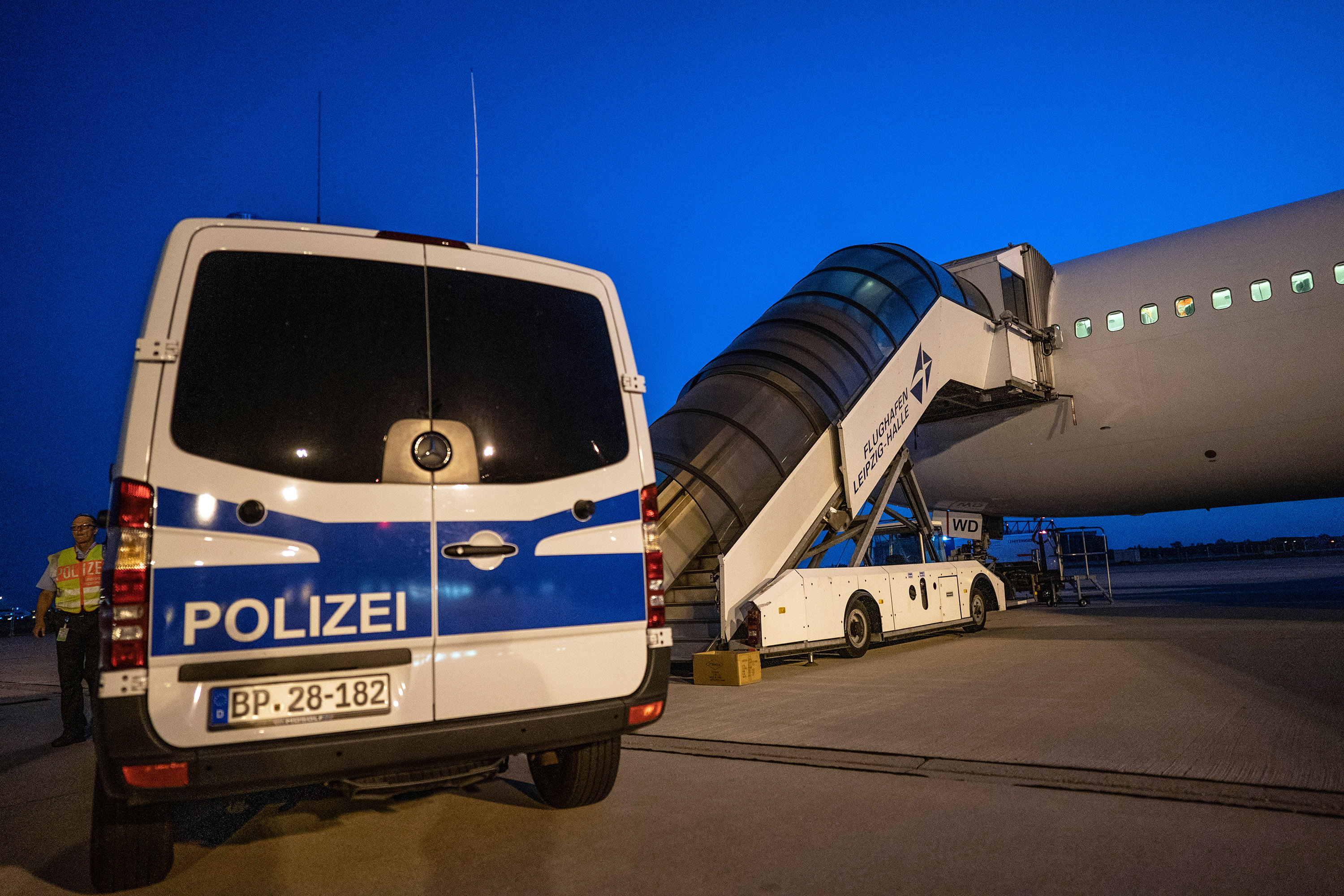 Furgone della polizia all'aeroporto