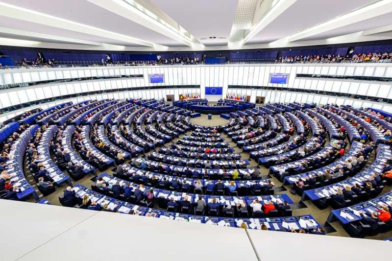 Deputāti plenārsēžu zālē Strasbūrā