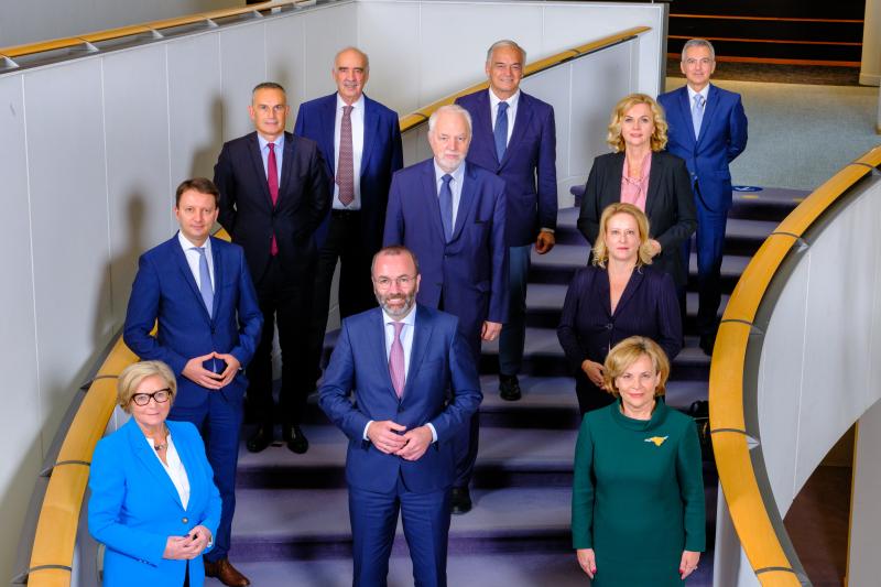 Group picture of EPP Group Presidency and the Secretary-General