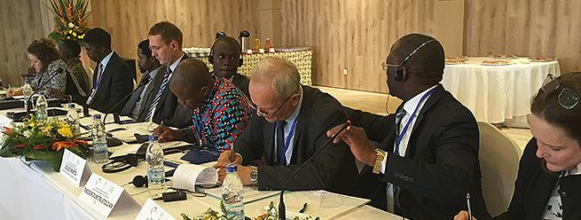 Afrički i europski dužnosnici sjede na panelu i raspravljaju