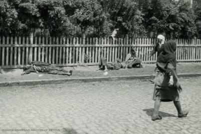 Starved peasants on a street in Kharkiv, 1933